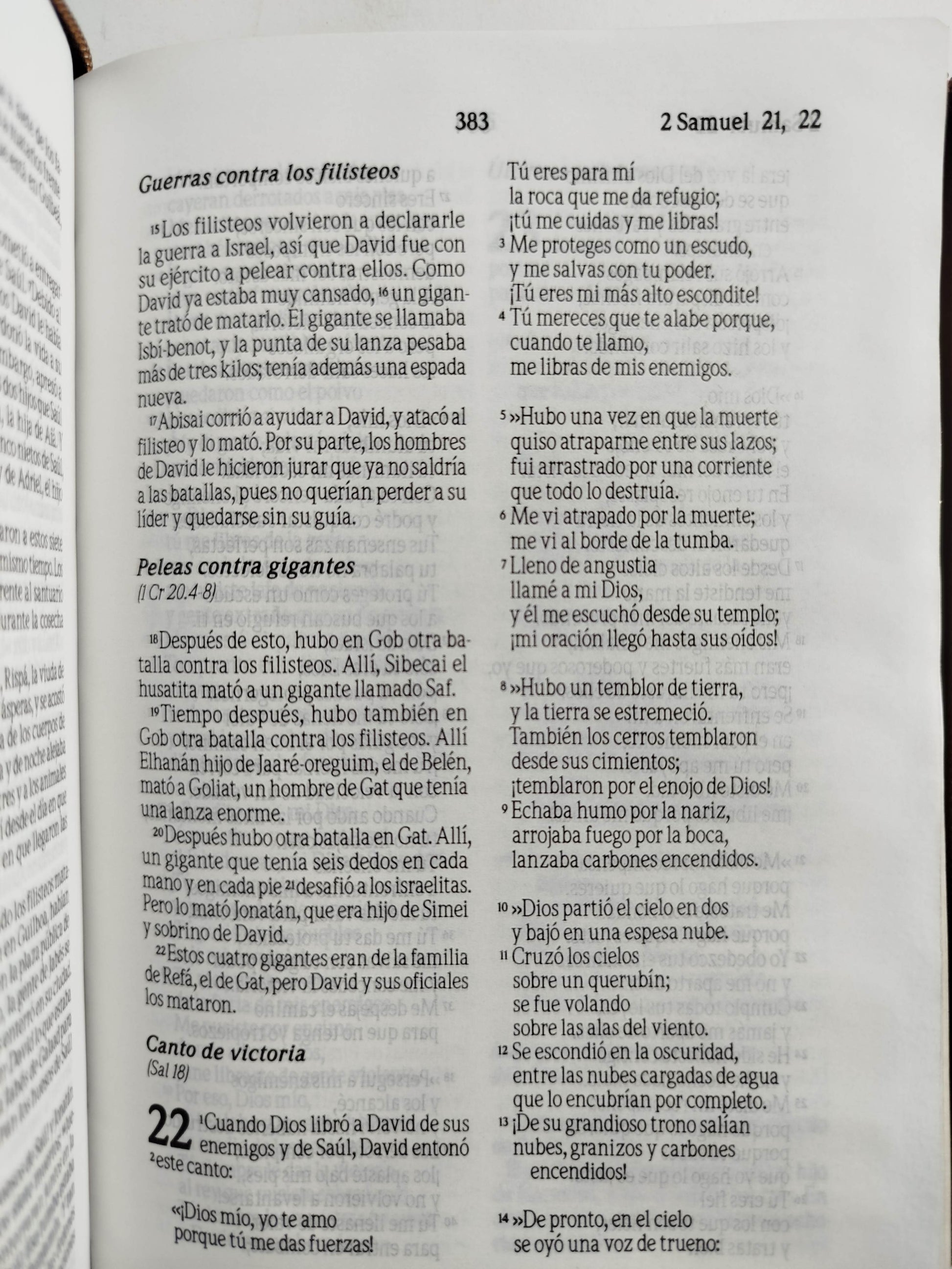 Biblia tla cafe con cierre by Varios