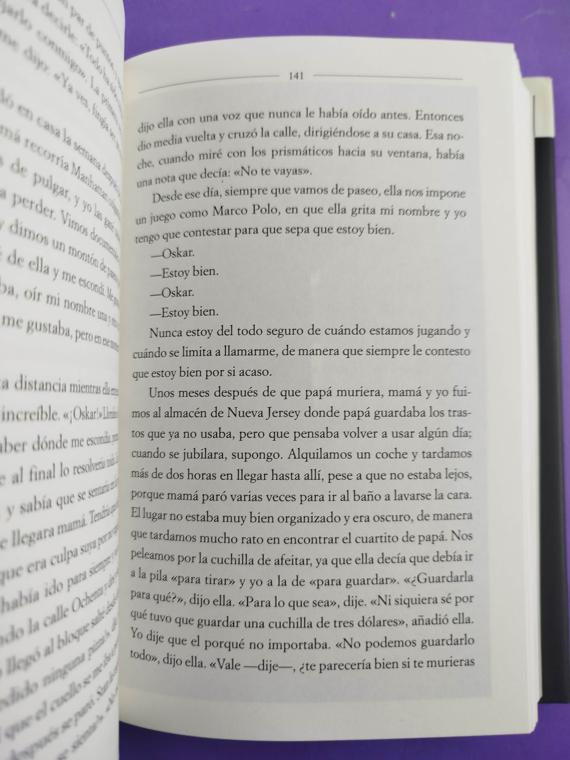 Tan fuerte, tan cerca by Toni Hill