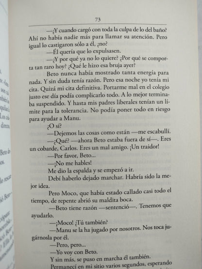 La noche de los afileres by Santiago Roncagliolo