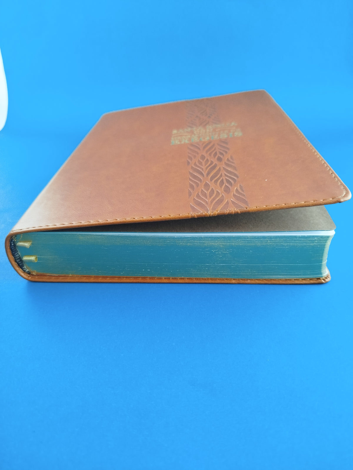 Biblia de estudio con herramientas de exégesis reina valera 1995 imitación piel café by Reina Valera 95