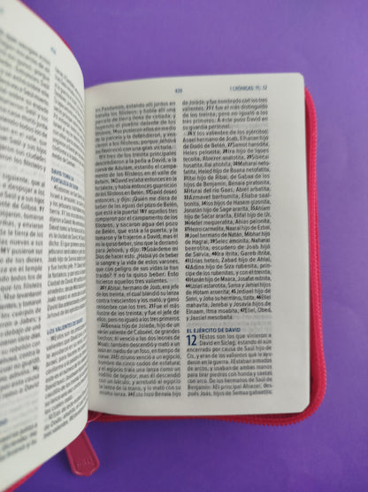 Biblia mini fucsia canto plateado con cierre