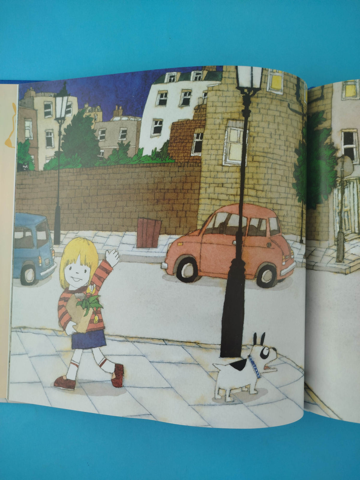 Lily Va de Paseo by Satoshi Kitamura