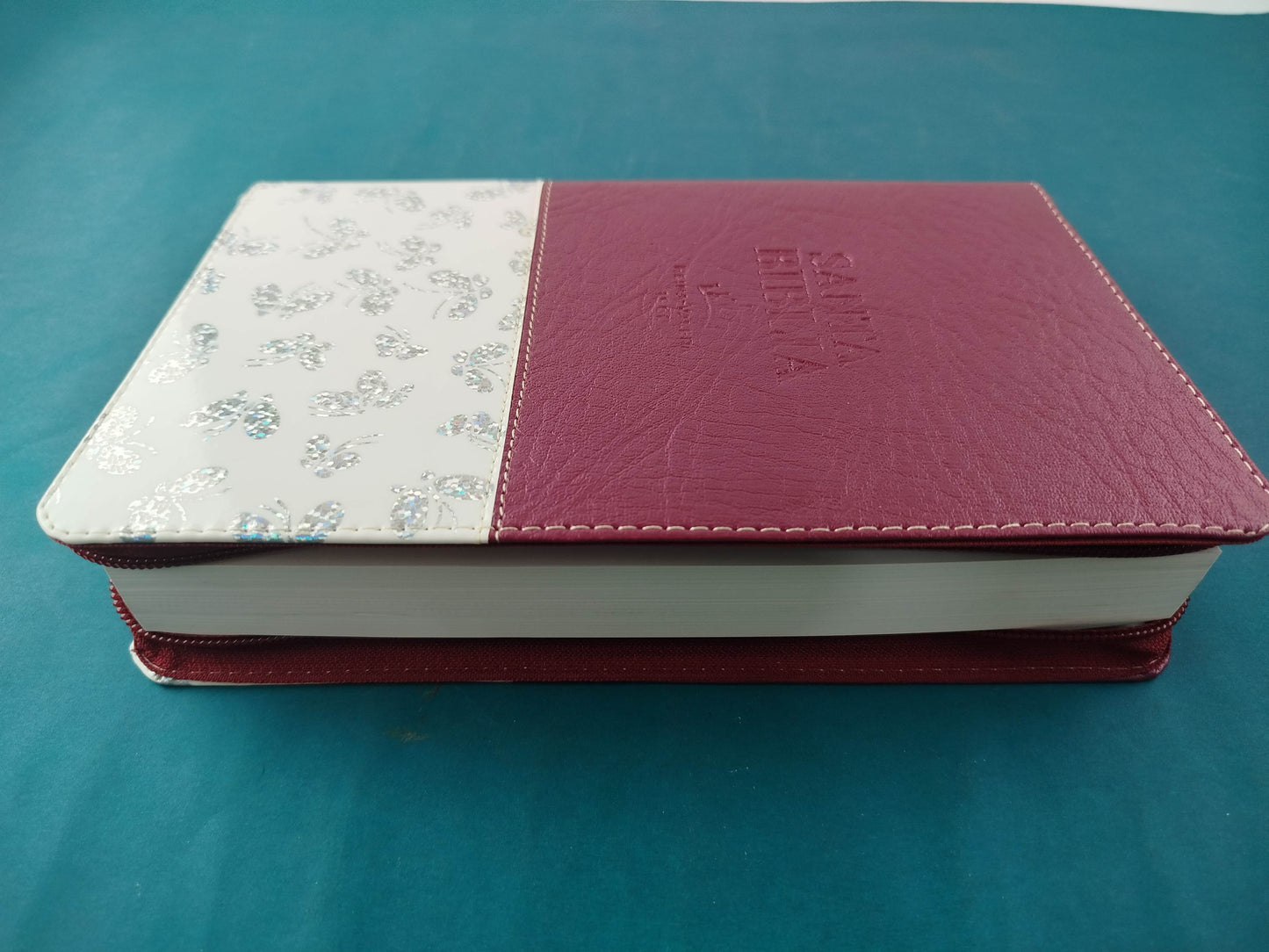 Biblia RVR 1960 Letra Grande Estuche vino tinto con Mariposas