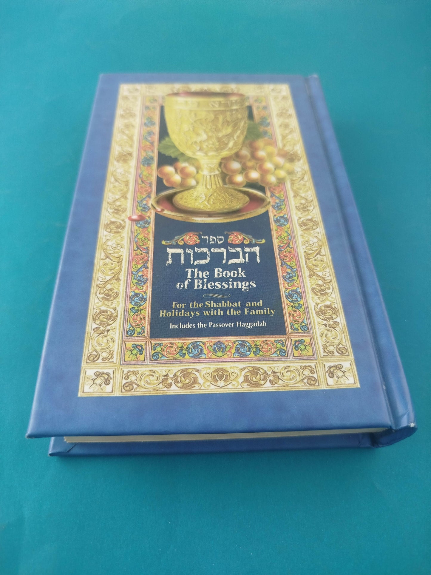 The book of blessings. For the Shabbat and holidays with the family