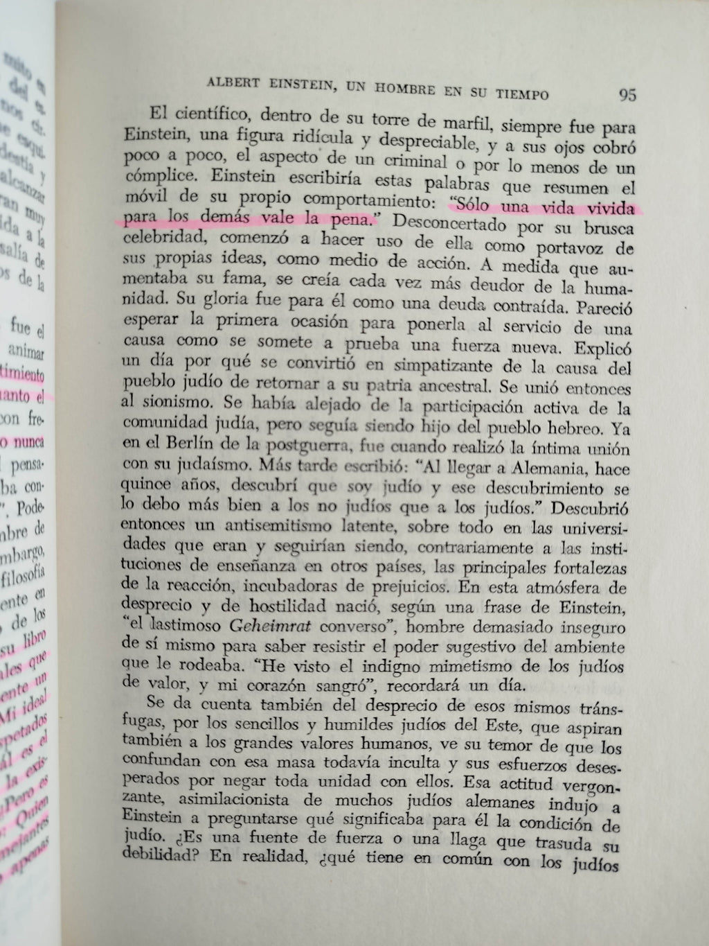 Un hombre en su tiempo by Albert Einstein