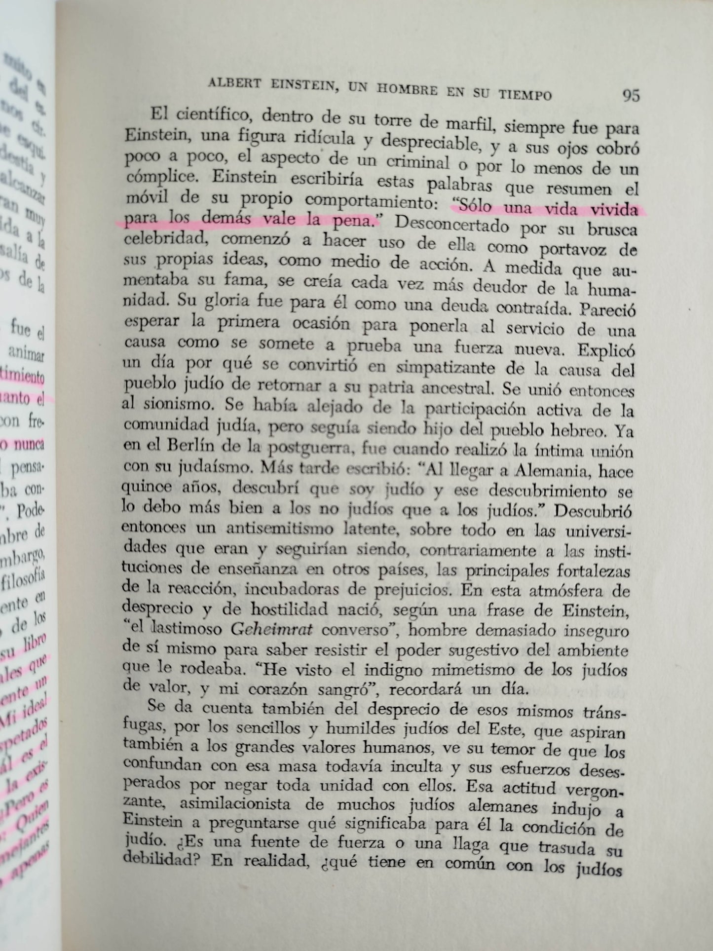 Un hombre en su tiempo by Albert Einstein