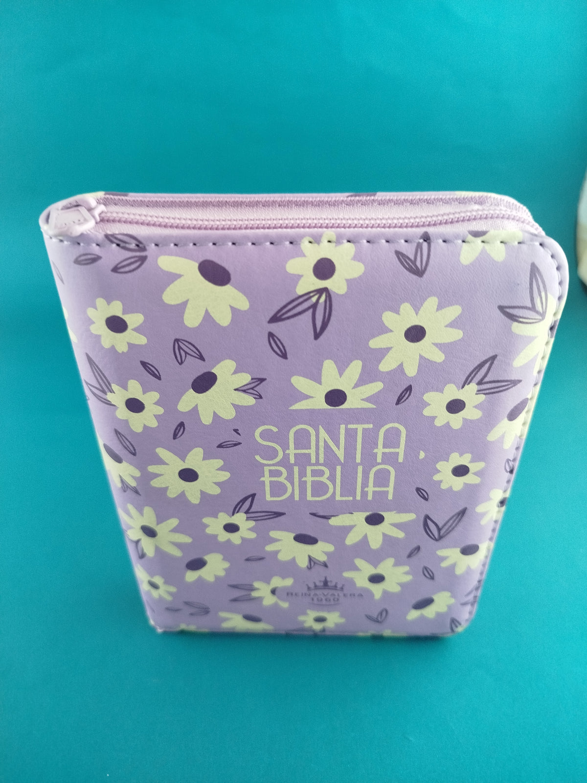 Biblia pequeña lila promoción by Reina Valera 1960