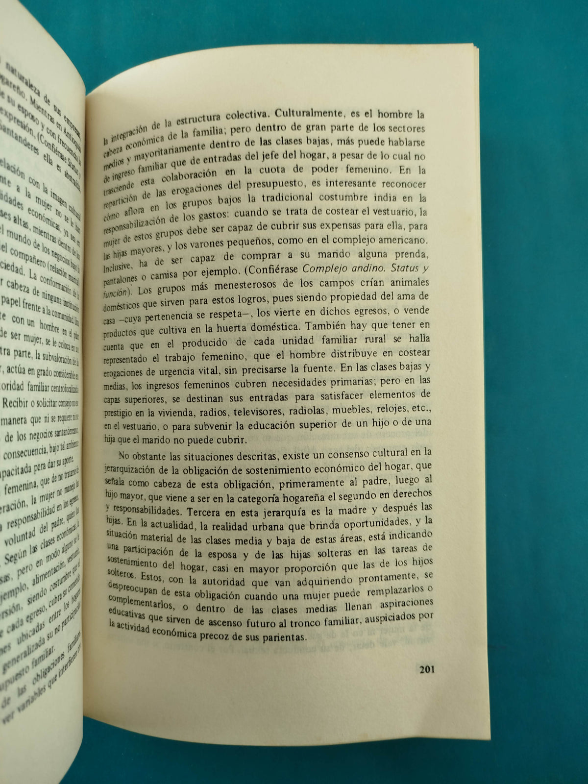 Familia y cultura en Colombia by Virginia Gutiérrez de Pineda