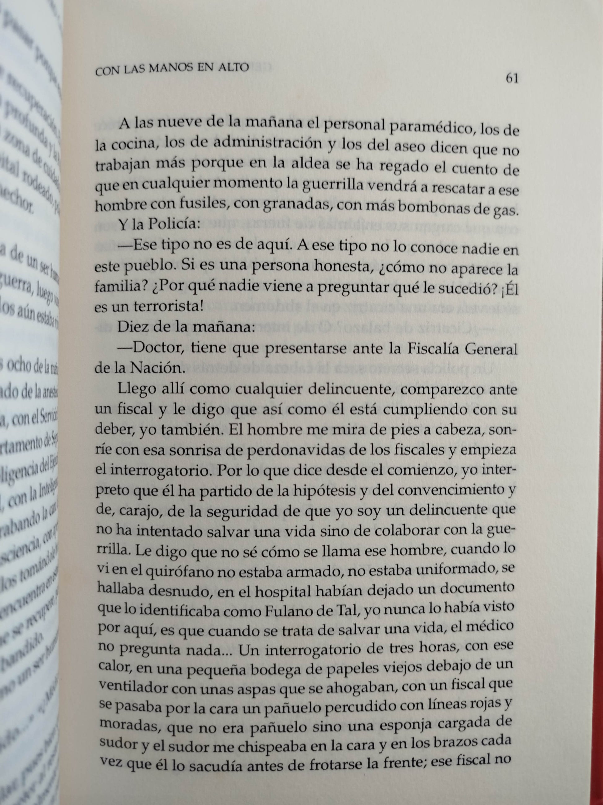 con las manos en alto by Germán Castro Caycedo