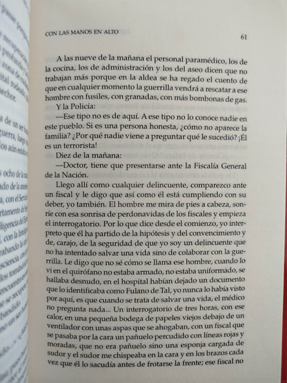 con las manos en alto by Germán Castro Caycedo