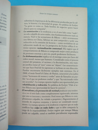 Negociando con el Diablo: Cuando Negociar o Cuando Pelear by Robert Mnookin