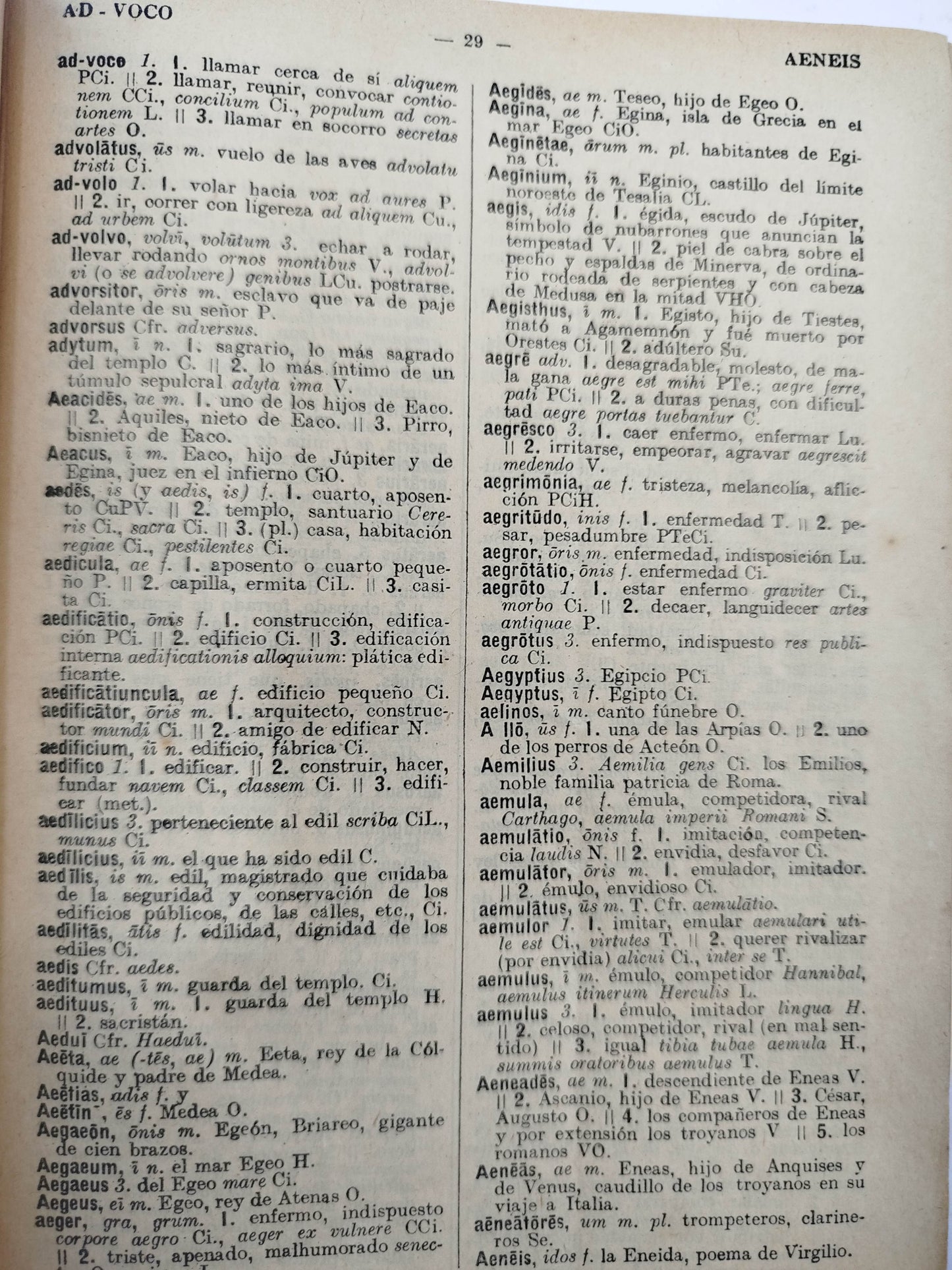 Diccionario manual latino-español y español-latino by Placido Mugica