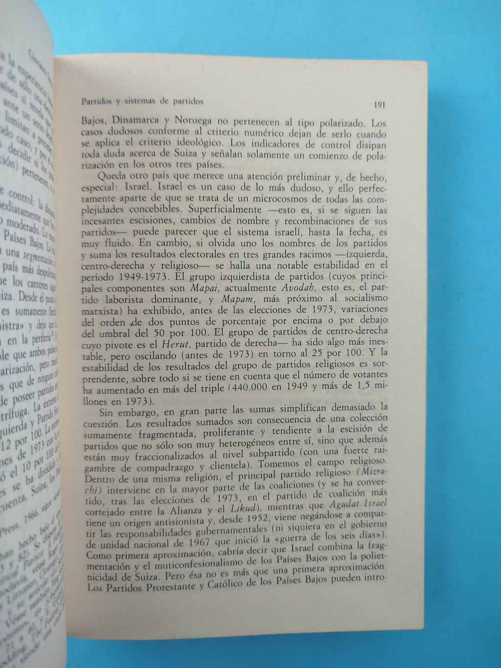 Partidos y Sistemas de Partidos by Giovanni Sartori