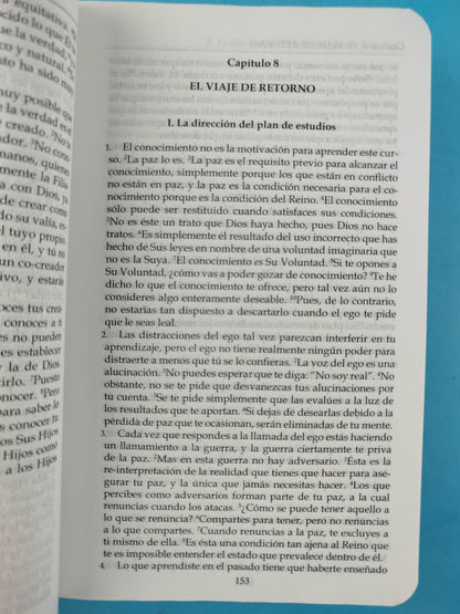 Un curso de milagros by Varios