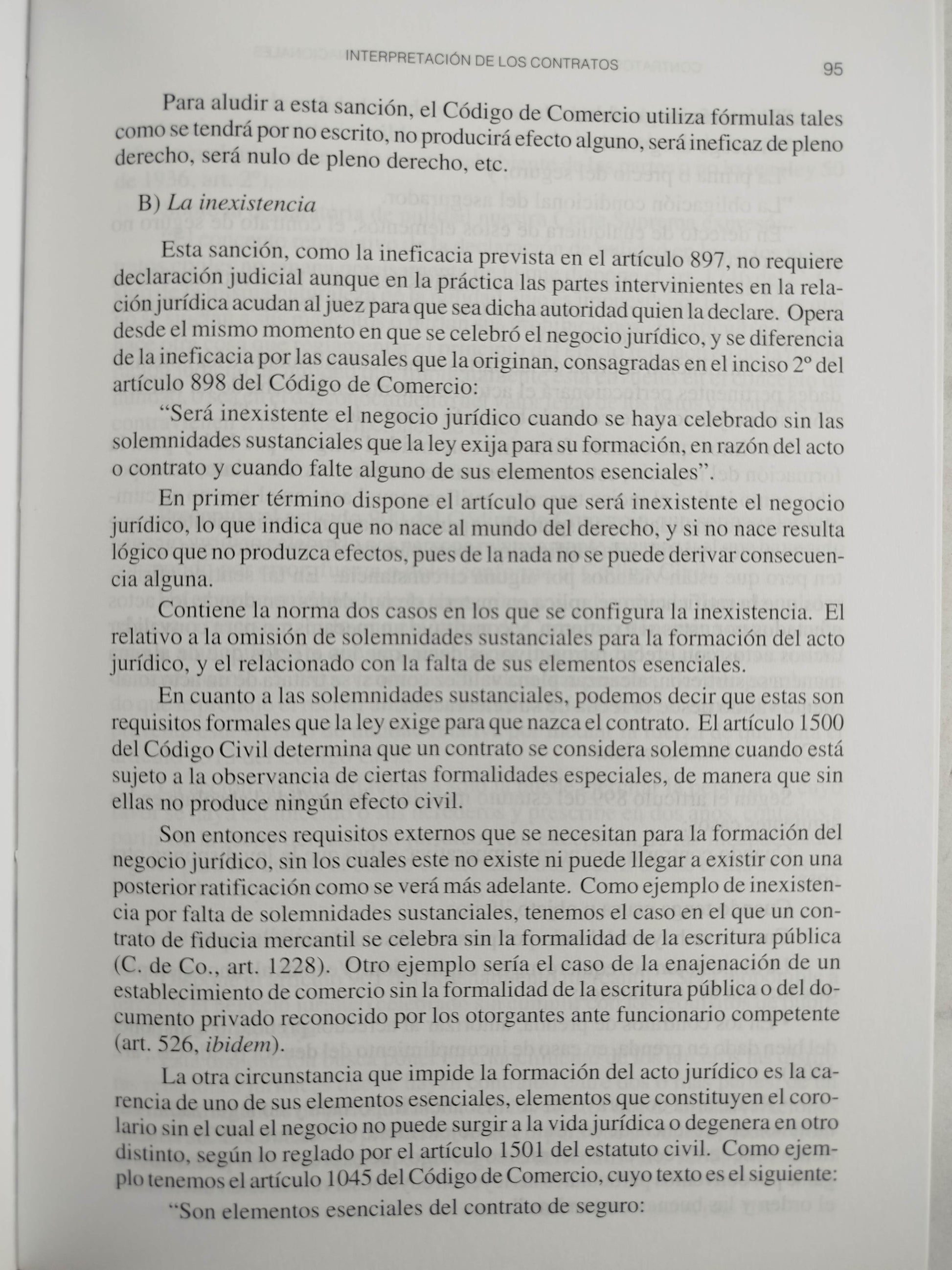 Contratos Mercantiles Nacionales e internacionales by Lisandro Peña Nossa
