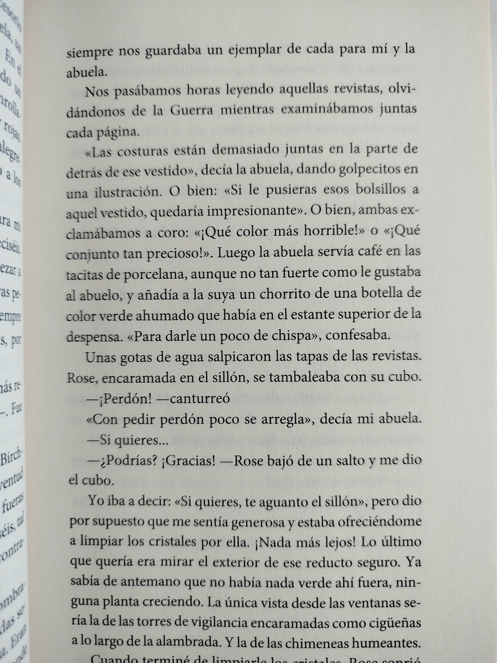 La cinta roja by Lucy Adlington