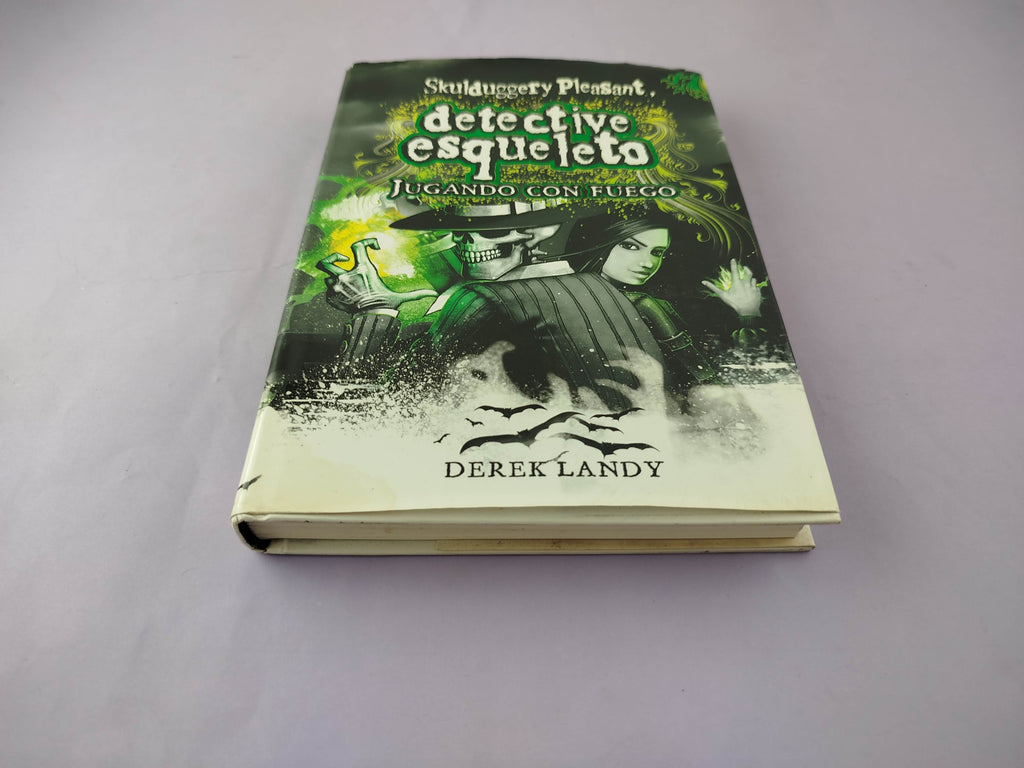 Detective Esqueleto 2 Jugando con fuego by Derek Landy