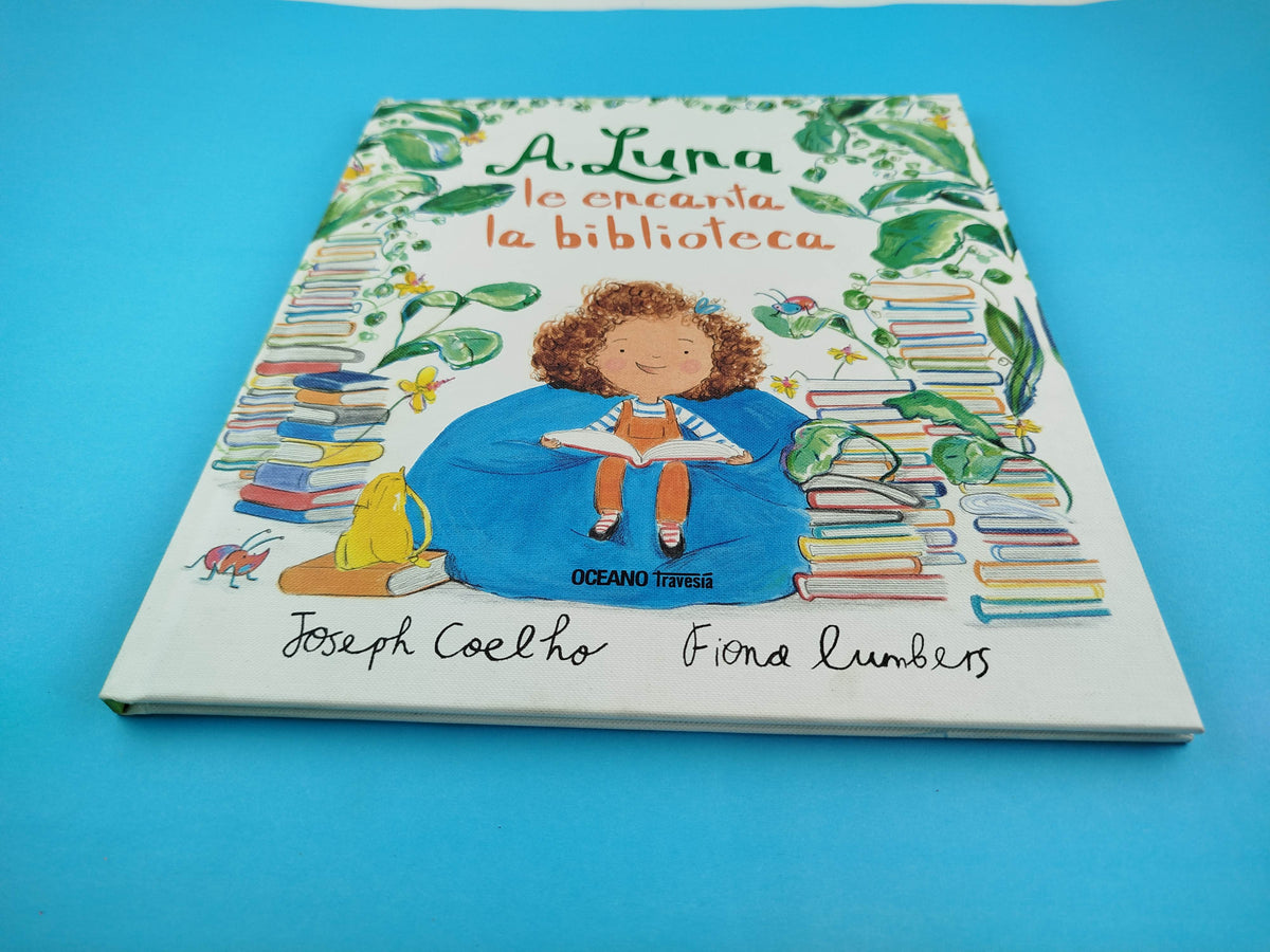 A Luna le encanta la biblioteca by Joseph Coelho - Fiona Lumbers