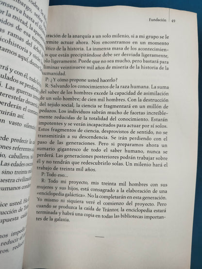 Fundación by Isaac Asimov