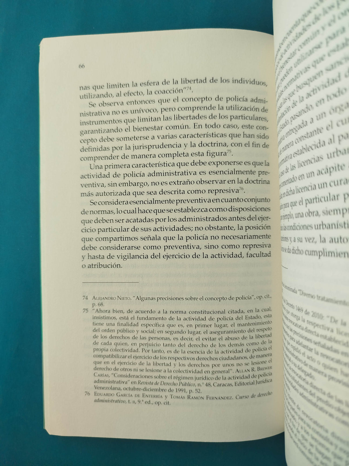 Autorizaciones Y Concesiones En El Derecho Administrativo Colombiano by Juan Carlos Covilla Martinez