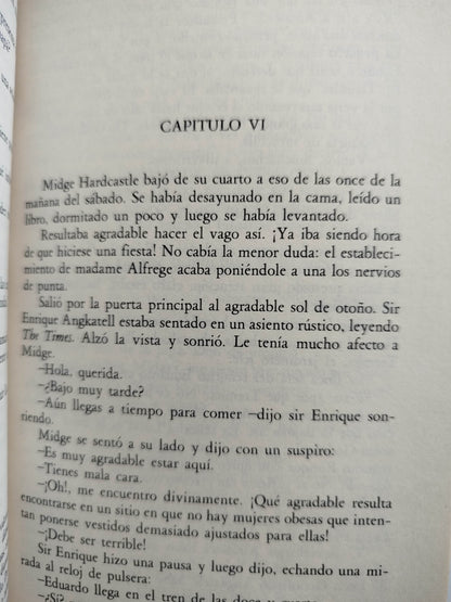 Sangre en la piscina by Agatha Christie