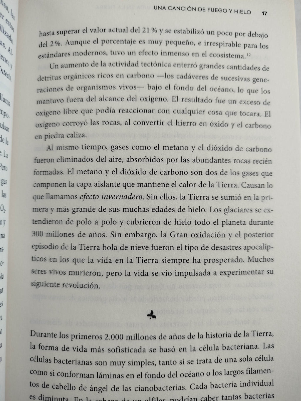 Una (muy) breve historia de la vida en la tierra by Henry Gee