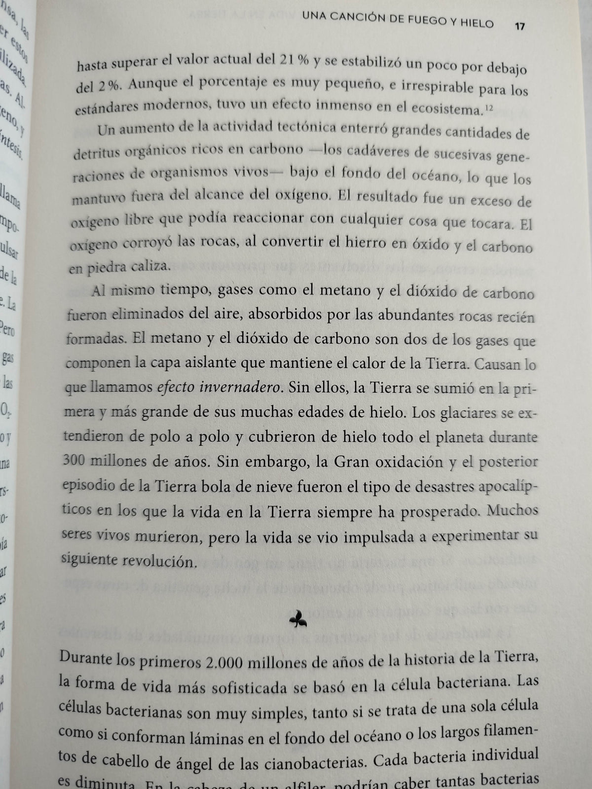 Una (muy) breve historia de la vida en la tierra by Henry Gee
