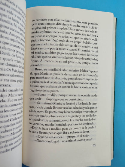 El niño con el pijama de rayas