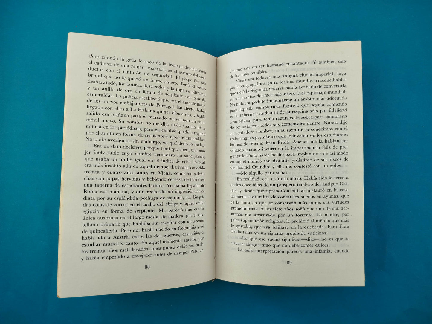 Doce cuentos peregrinos by Gabriel García Márquez