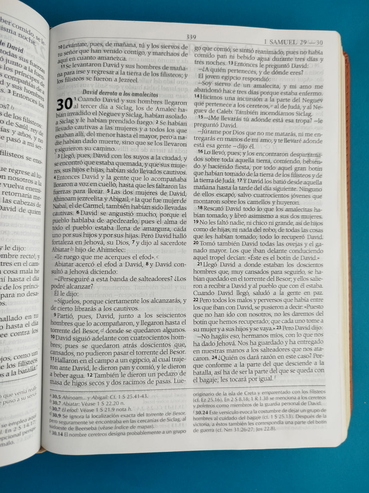 Biblia de estudio con herramientas de exégesis reina valera 1995 imitación piel café by Reina Valera 95
