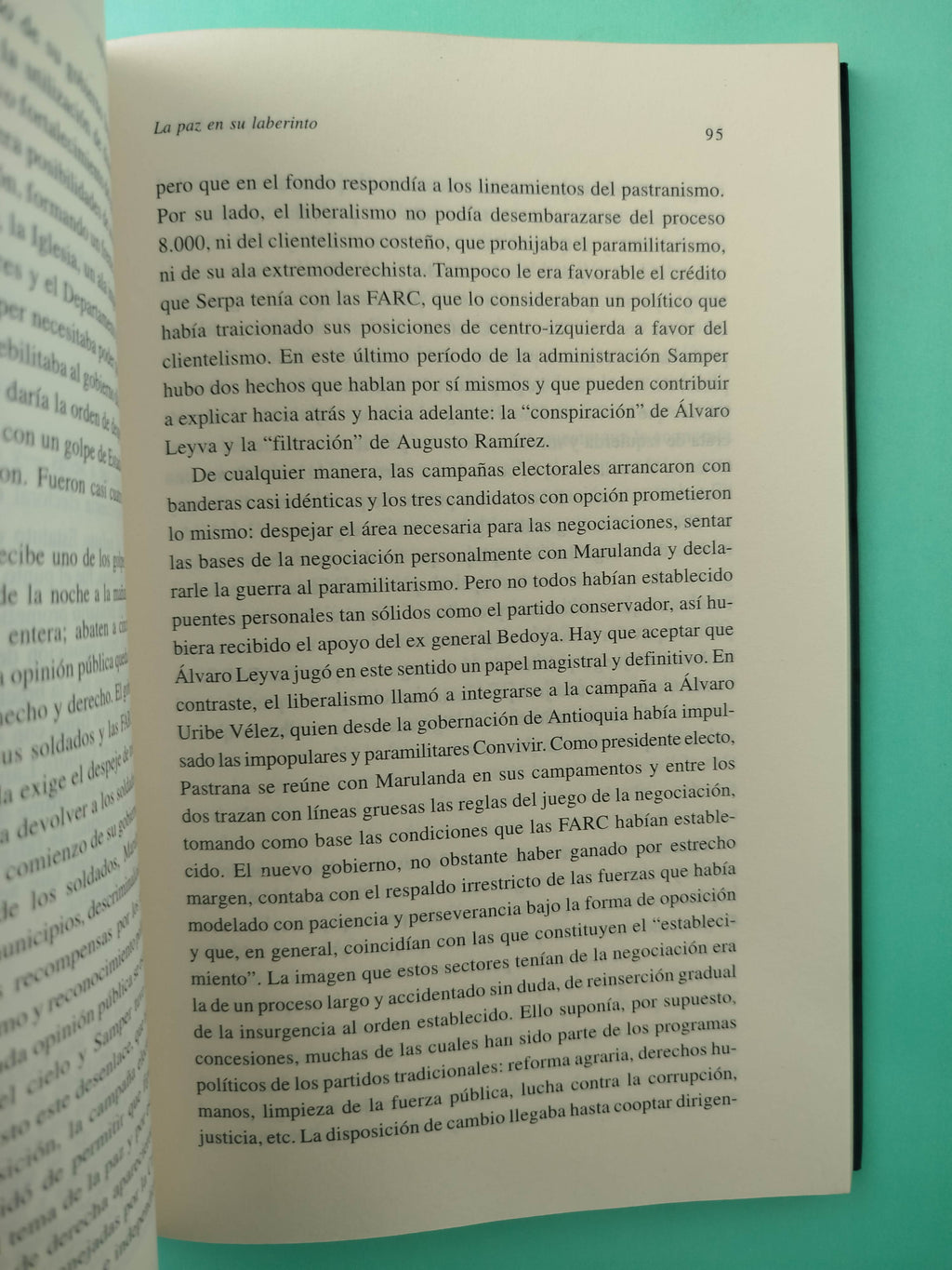 ¿Qué está pasando En Colombia? by Varios Autores