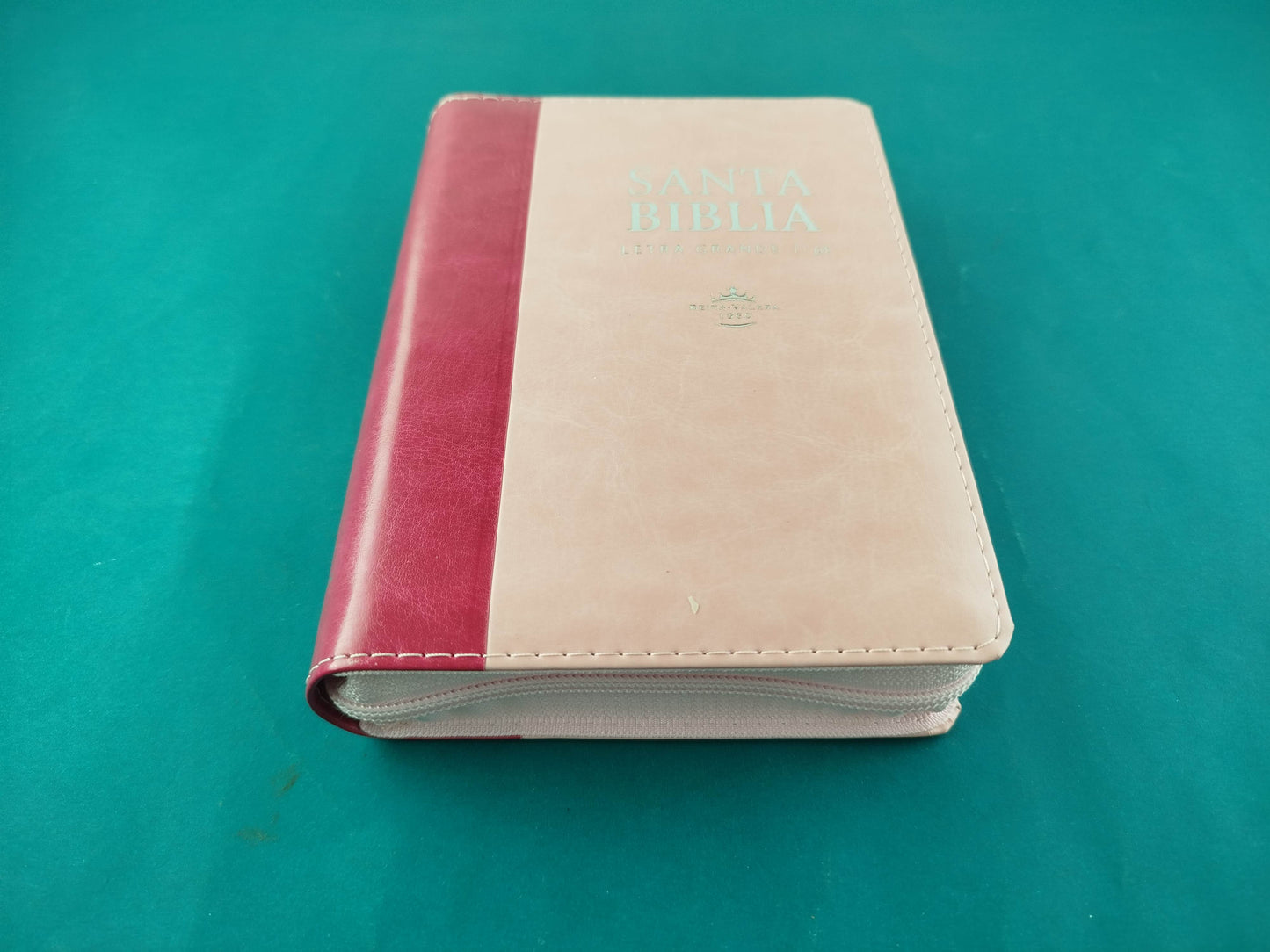 Biblia Mediana Fucsia Rosado con Índice y Letra Grande