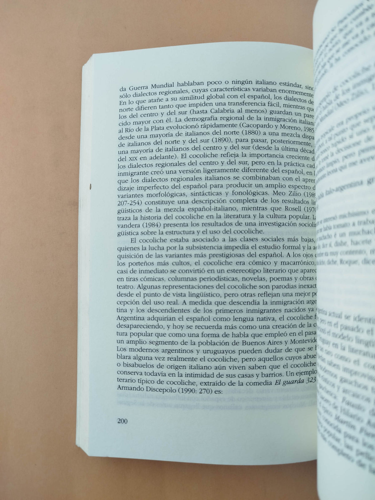 El español de América by John M. Lipski