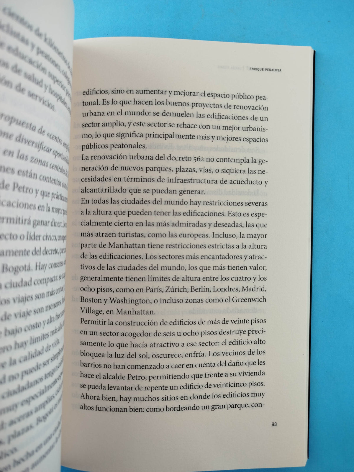 ¿está Jodida Bogotá? Los Alcaldes Bogotanos Analizan La Situación de la ciudad by Lariza Pizano