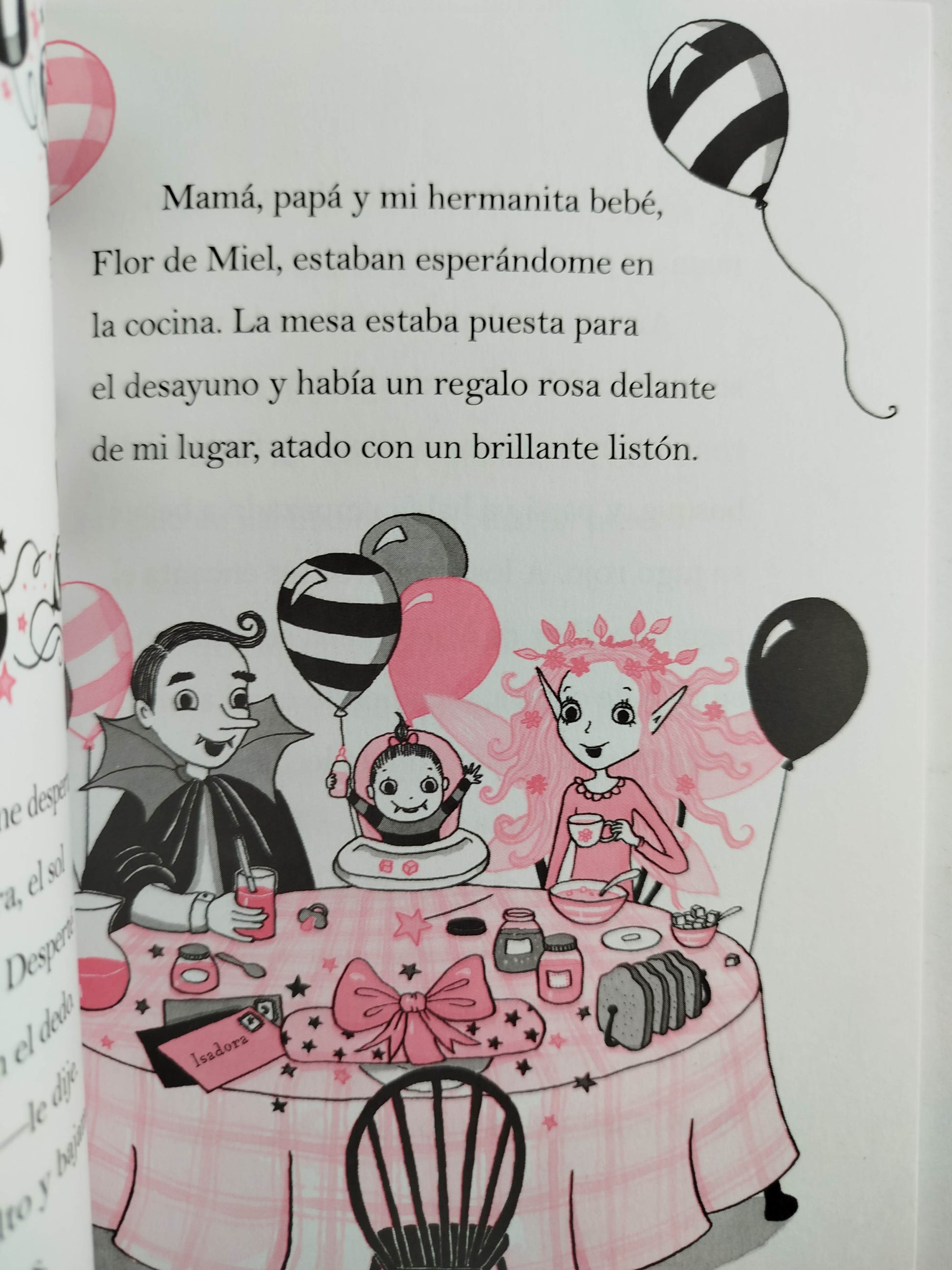 Isadora Moon y su fiesta de cumpleaños by Harriet Muncaster