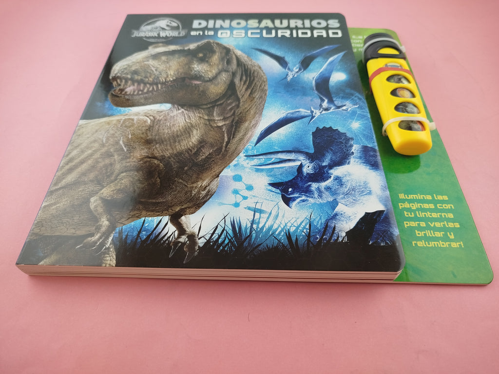 Jurassic World: dinosaurios en la oscuridad by varios Autores